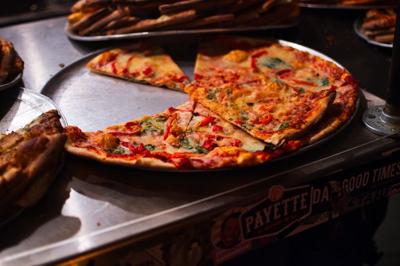 White Garlic Thin Crust Pizza